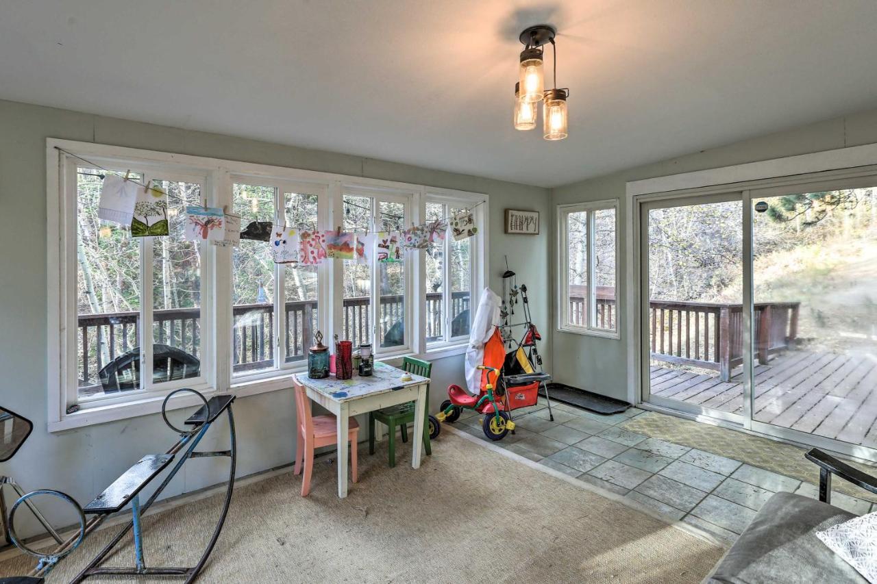 Stunning Golden Home With Deck About 35 Mi To Denver! Exterior foto