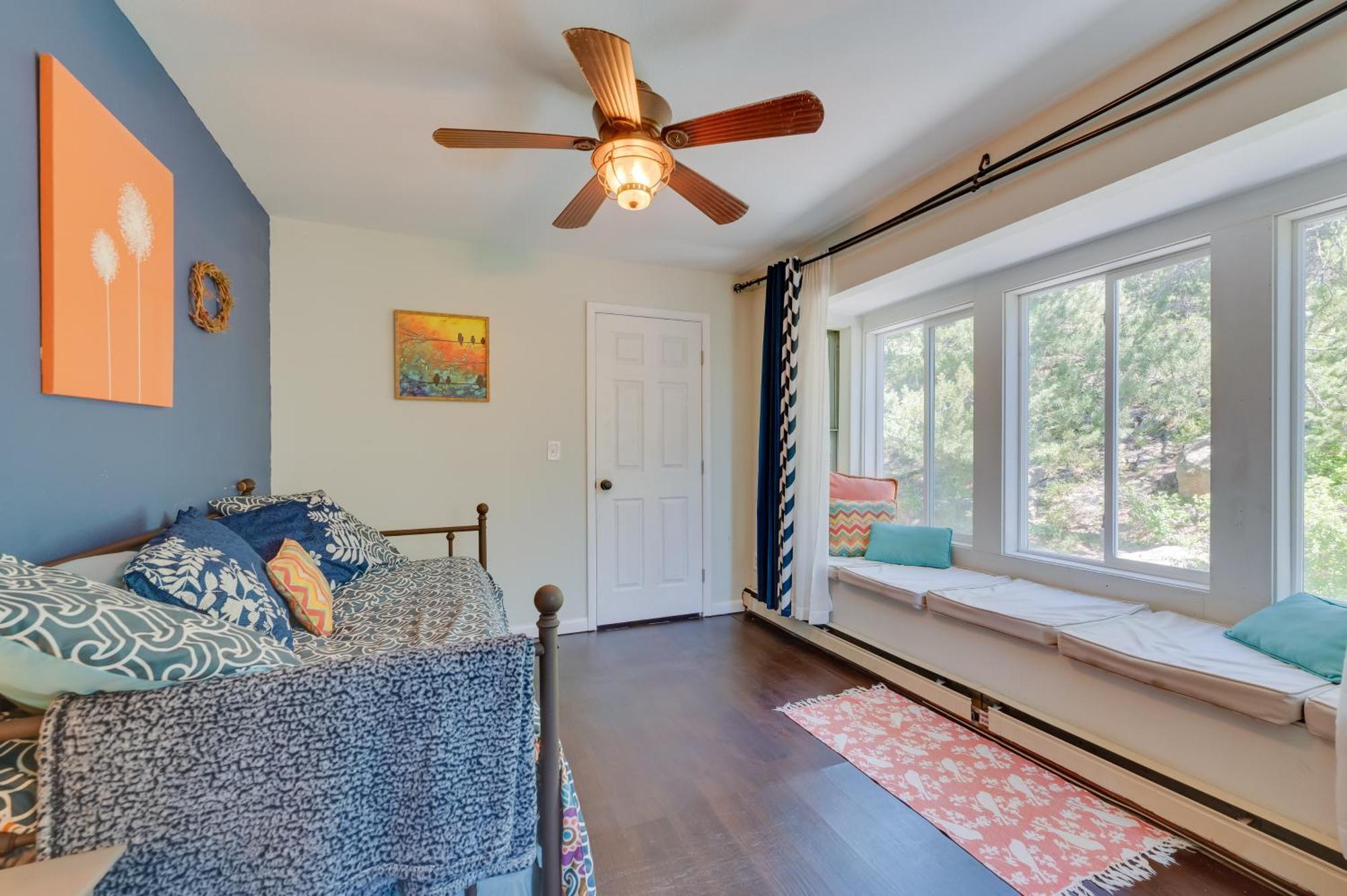 Stunning Golden Home With Deck About 35 Mi To Denver! Exterior foto